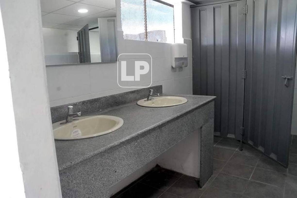 También se cambiaron los lavamanos en varias zonas del estadio Nacional y así lucen.