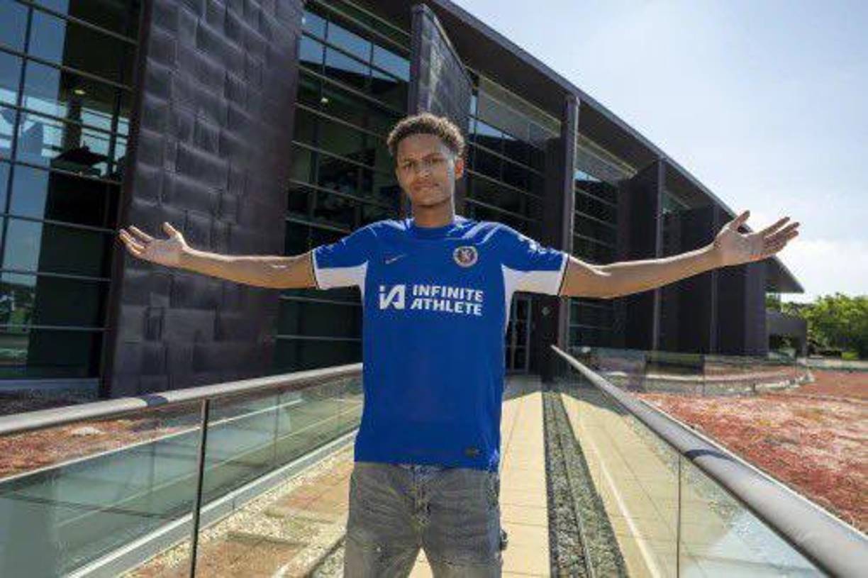 OFICIAL / El Chelsea le dio la bienvenida a Omari Kellyman, quien llega proveniente del Aston Villa.