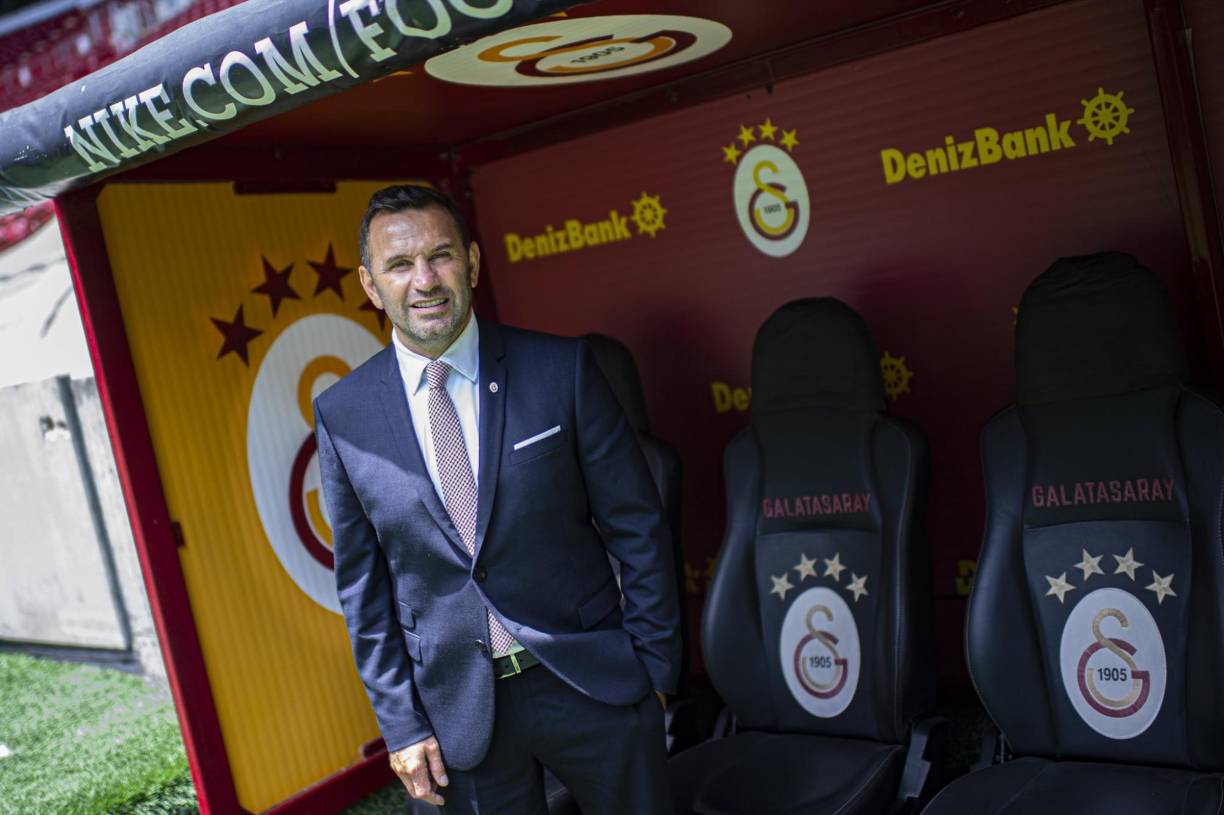 El Galatasaray de Turquía hizo oficial el fichaje de Okan Buruk como su nuevo director técnico.