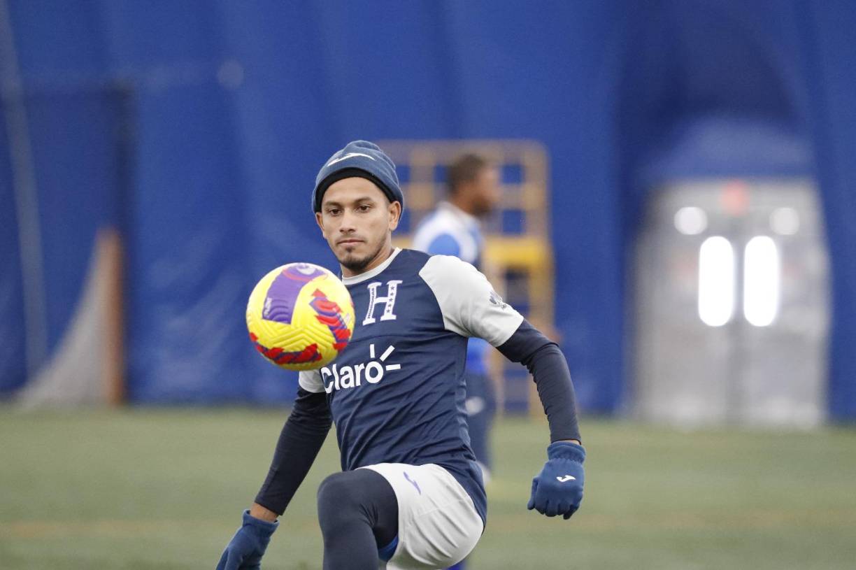 Edwin Rodríguez trabajó bien protegido por el frío. Será titular ante los estadounidenses.