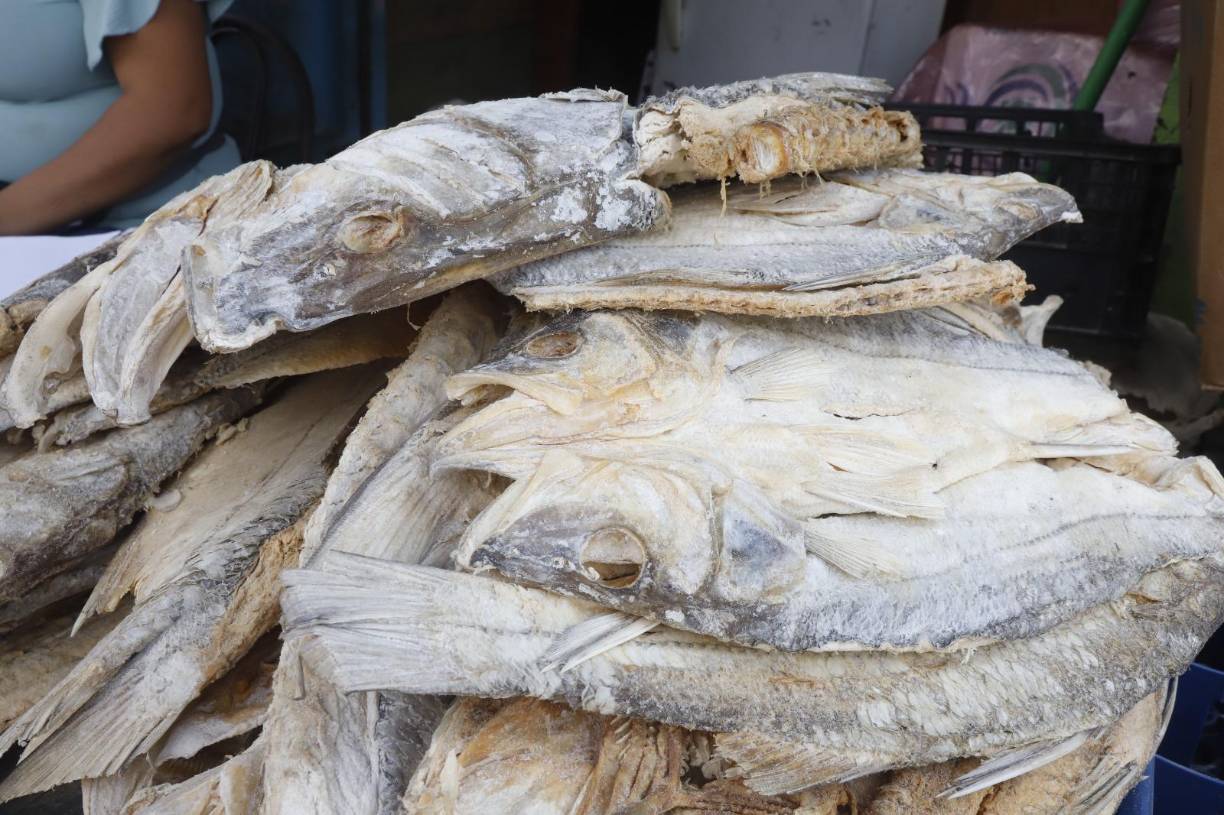 Una de las tradicionales que más se respeta durante Semana Santa y la cuaresma es la de no comer carne, que se reemplaza por pescado seco. Pero, ¿por qué?