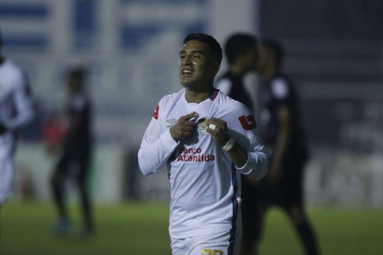 Chirinos abandonó la concentración del Olimpia en Estados Unidos para viajar a suelo tico y afinar los últimos detalles de su acuerdo con el conjunto Morado.
