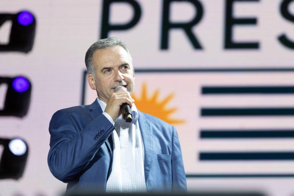 Un don de gentes abonado por sus décadas como profesor de Historia y por una popular gestión en una región ‘bisagra’ entre la ciudad y el campo de Uruguay fue la semilla de la que el exmandatario vislumbró que podría brotar la presidencia de Yamandú.