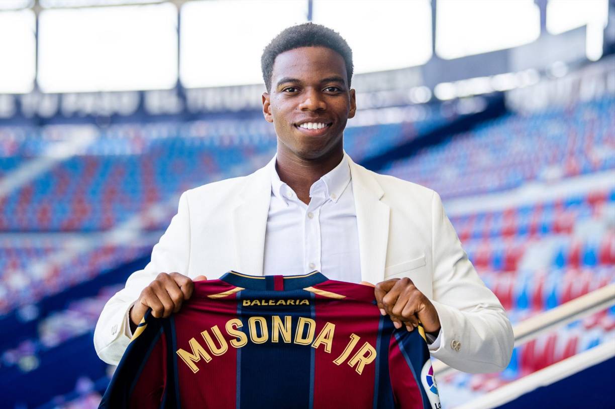 OFICIAL: El Levante de España ha fichado al medio-ofensivo belga Charly Musonda, quien llega procedente del Chelsea. Firma hasta junio de 2024.
