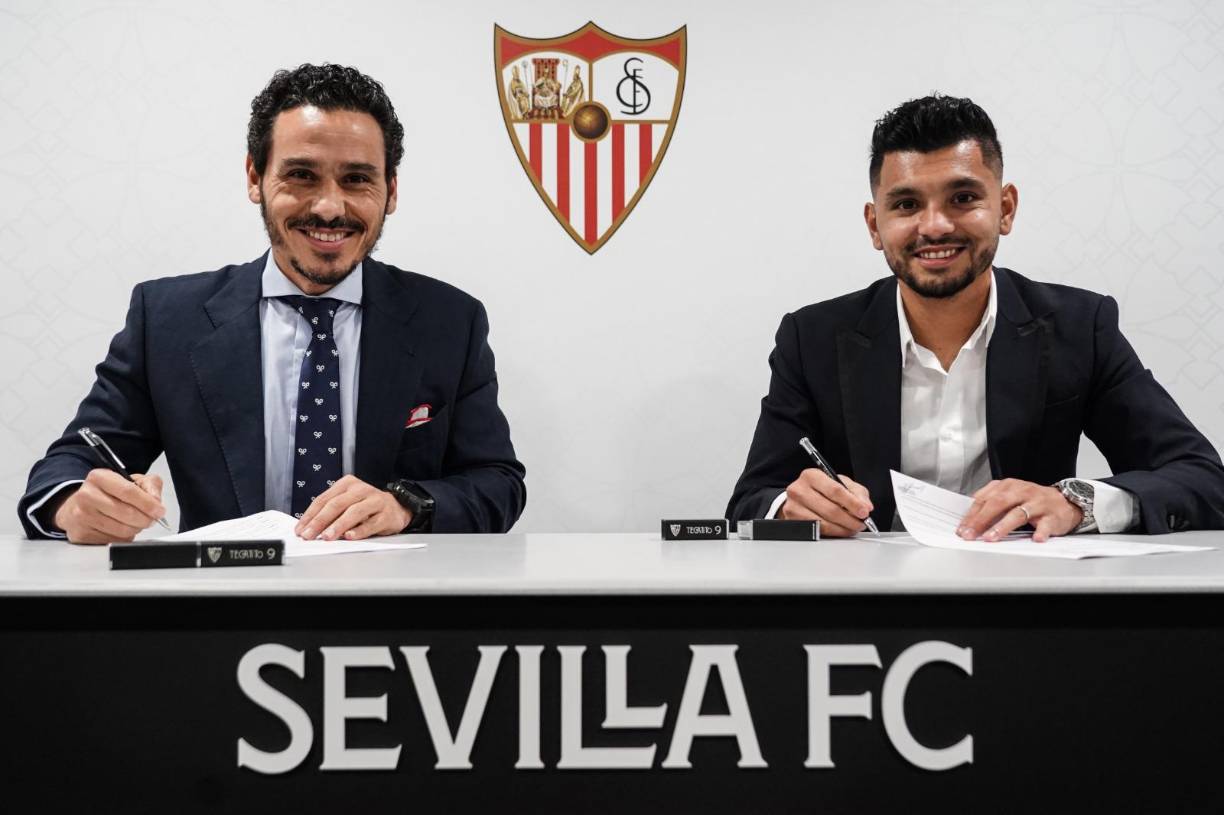 ¡OFICIAL! Jesús ‘Tecatito’ Corona jugará en la Liga Española. El Sevilla y el Porto han alcanzado un acuerdo para la incorporación al conjunto sevillista, hasta 2025, del mexicano con pasaporte portugués que se desenvuelve en la banda derecha. Ha jugado en el club luso las últimas seis temporadas y media.