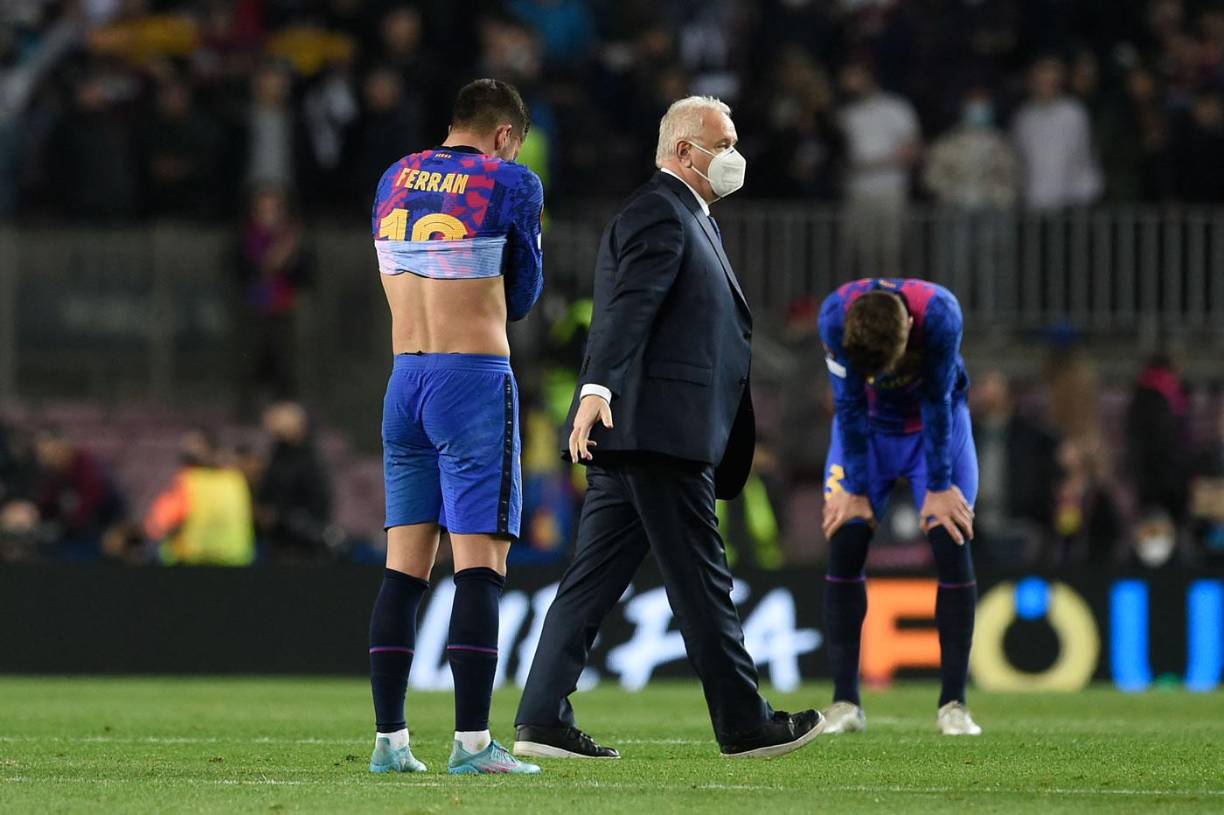 Ferran Torres se fue del campo muy tocado, cabizbajo y triste por lo que falló en el partido.