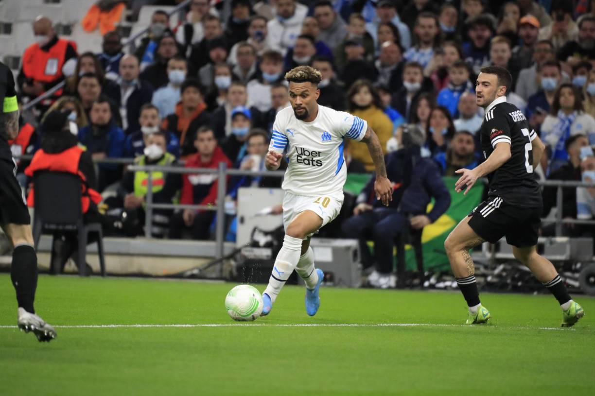 Medios alemanes han desmentido los rumores sobre una posible oferta del Bayern Múnich por el delantero estadounidense Konrad de la Fuente, quien milita en el Marsella de la Ligue 1. 