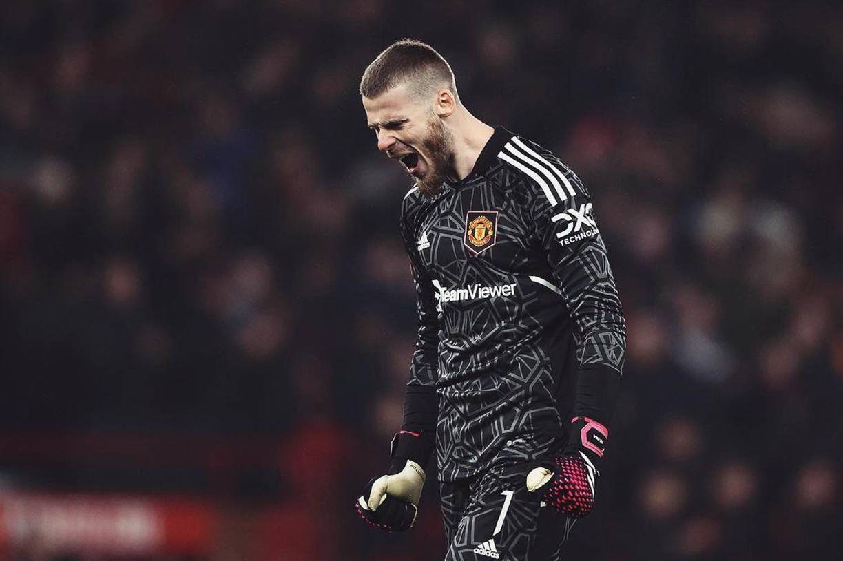 Según informa Mario Cortegana para The Athletic, el Real Madrid habló de David de Gea, pero nunca le llamaron, ya que habría problemas para acordar salario y duración del contrato.