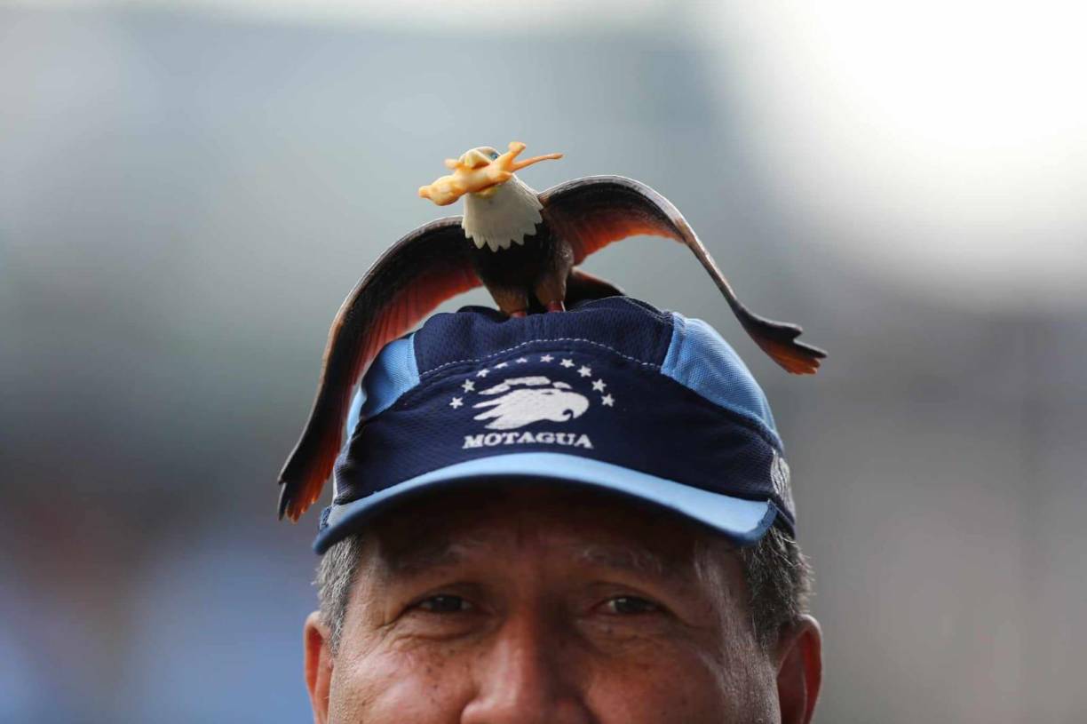 Barra del Motagua enciende la final con ambientazo en las gradas