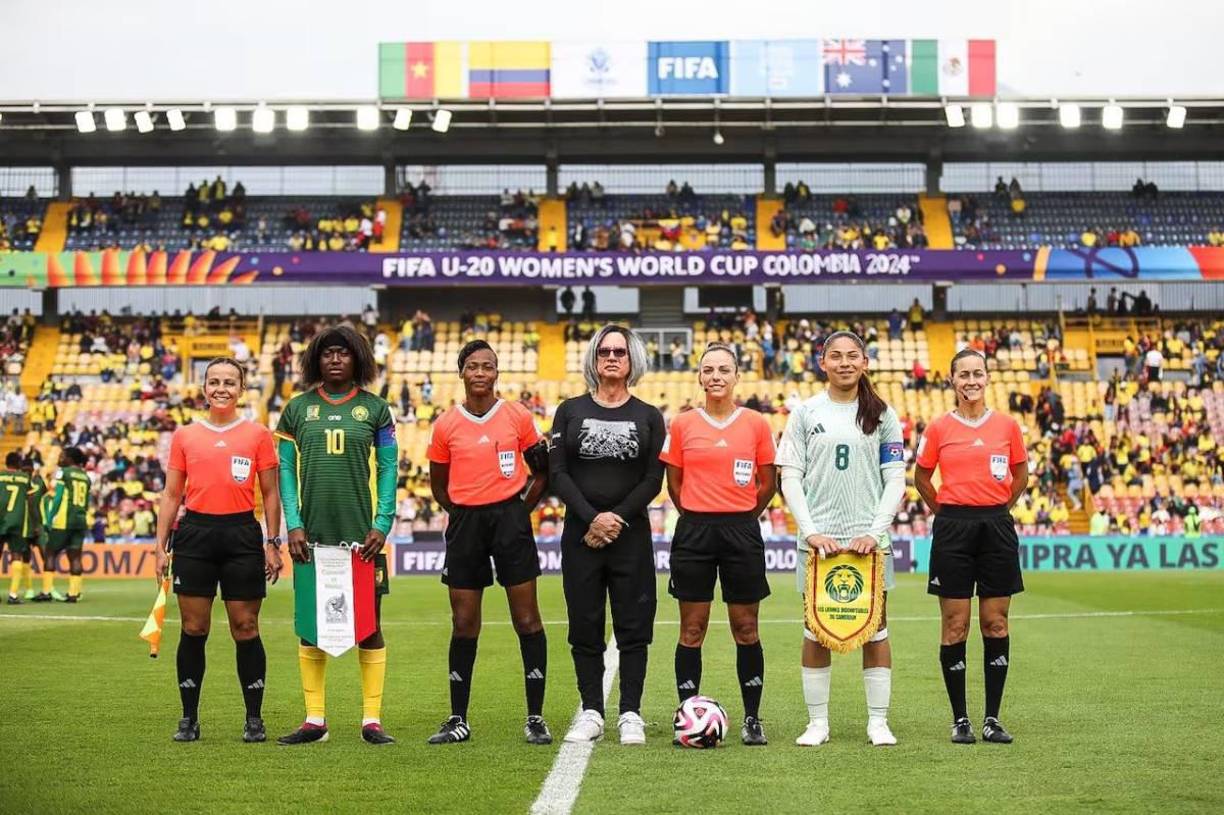 En el partido entre Camerún y México, también disputado en El Campín, la entrenadora mexicana, Ana Galindo, pidió revisar una falta contra de una de sus jugadoras que fue sancionada con tarjeta amarilla, pero la jueza Marta Huerta se mantuvo en su fallo inicial. El juego terminó con empate a dos.