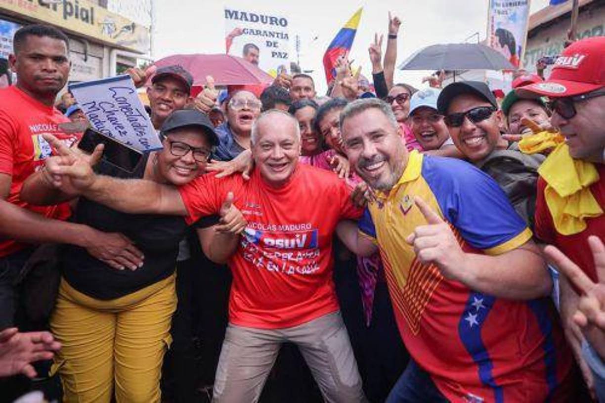 Diosdado Cabello fue apodado “el pulpo” por tener “tentáculos por todas partes”. Es muy influyente en el gobierno venezolano, utilizando una red de patrocinio a través del ejército, ministerios y milicias progubernamentales.