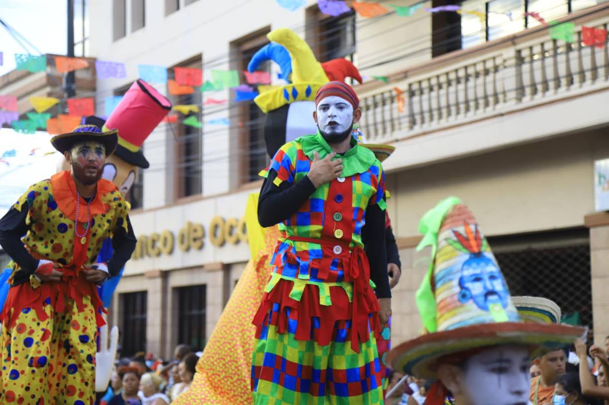 Así disfrutan hondureños y turistas del Gran Carnaval de La Ceiba 2022