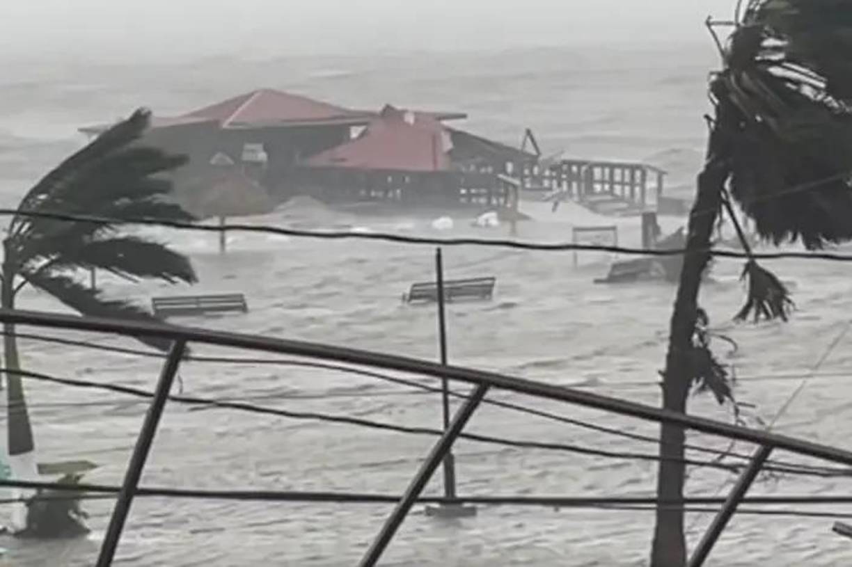 Por su parte, el coordinador de la Organización Nacional de Manejo de Emergencias de Belice (NEMO, en inglés), el retirado coronel Shelton Defour, aseguró además que se han reportado personas desaparecidas en el mar.