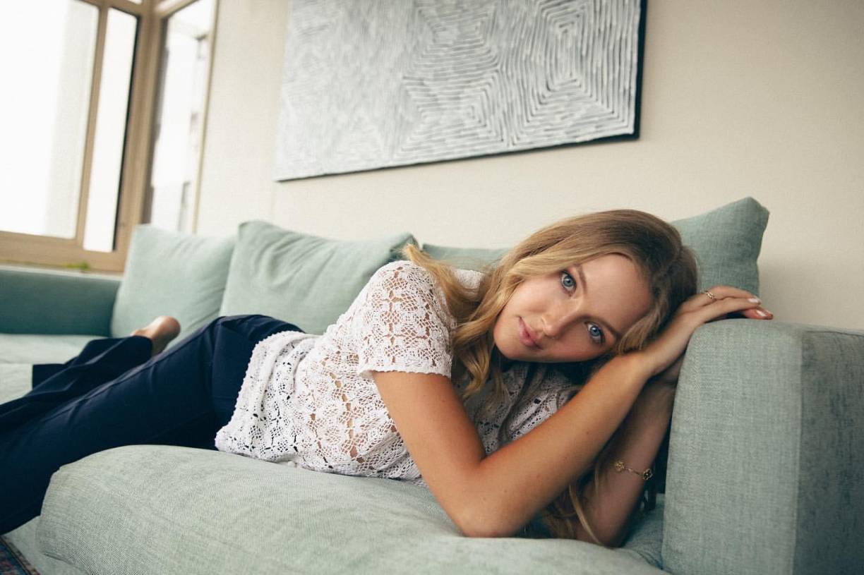 Modelo muere tras caer y quedar atrapada en su caballo