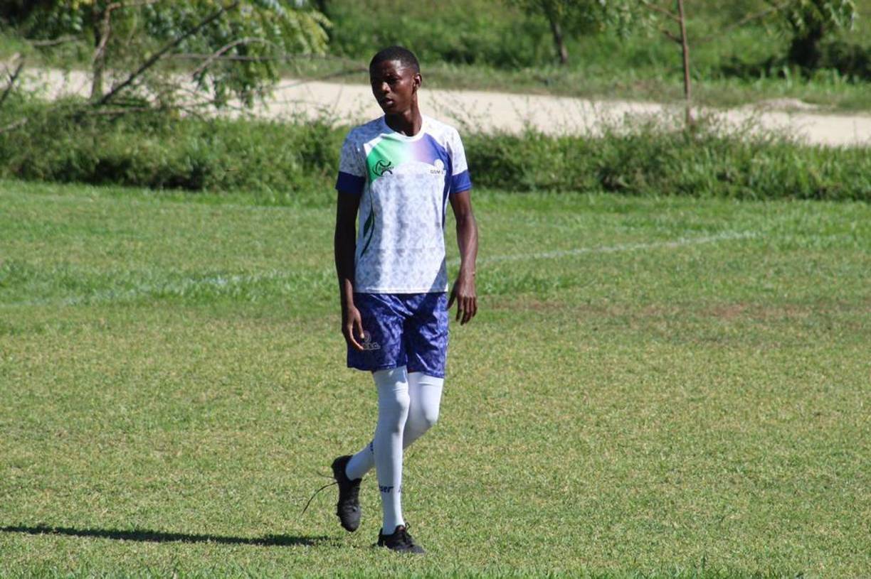 Julián Martínez: Joven futbolista hondureño que se marchó a Uruguay para realizar una prueba con el Club Sportivo Miramar Misiones de la segunda división del fútbol uruguayo.