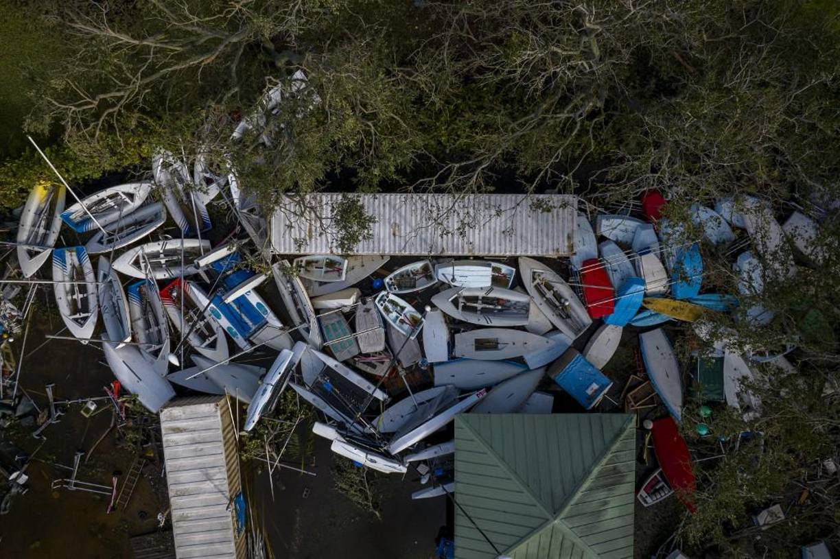 El Centro Nacional de Huracanes (NHC) de Estados Unidos informó que el huracán Ian, considerado “extremadamente peligroso”, tenía vientos sostenidos de 225 km por hora y podía provocar inundaciones “catastróficas”.