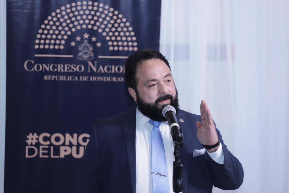 Redondo no se ha pronunciado al respecto sobre esa publicación y aparece eliminada en su cuenta en X. Tampoco ha dado declaraciones a medio sobre su postura ante la denuncia de la extradición impulsada por la presidenta Xiomara Castro. 