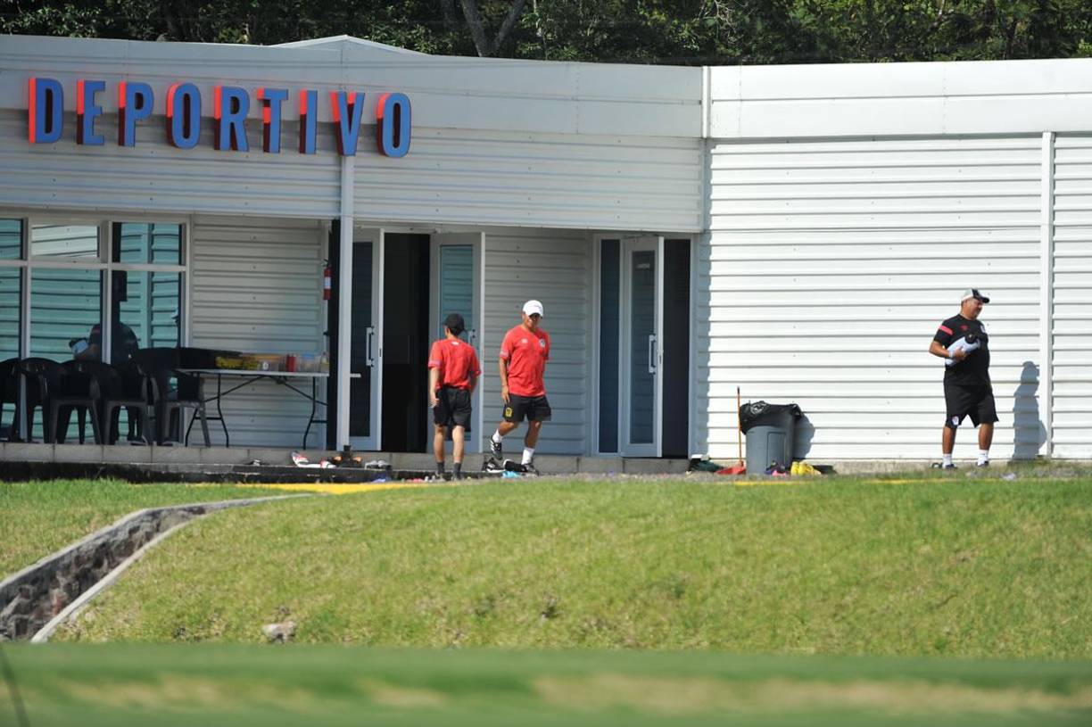 Por lo que una vez la prensa se iba del CAR, German ‘Patón’ Mejía iba a salir para despedirse de forma oficial del Olimpia y de los que fueron sus compañeros.