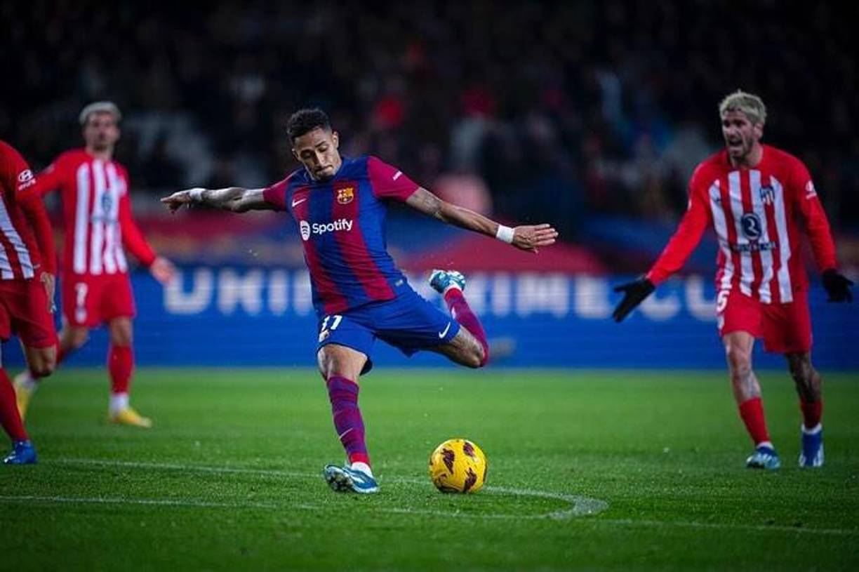 Según informa diario Sport, Xavi Hernández se habría cansado de Raphinha y el Barcelona lo tendría a la venta, pero no se marcharía hasta final de temporada.