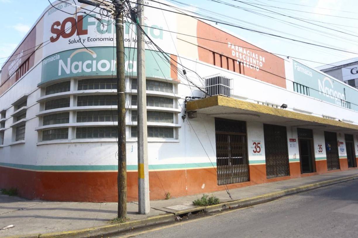 Droguería Nacional es una empresa pionera en el campo farmacéutico en Honduras, fue fundada en 1930 como sociedad colectiva y en 1938 se convirtió en sociedad anónima. Actualmente es una empresa líder dedicada a la distribución y comercialización de productos farmacéuticos éticos y populares en todo el país, con una sólida cartera de clientes constituida por hospitales, clínicas, farmacias, supermercados, bodegas y puestos de venta de medicinas.