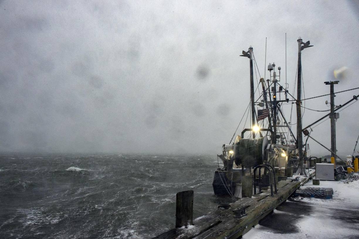 En Massachussets, 54.462 usuarios sufrían cortes de luz a las 9.15 hora local (14.15 GMT) como consecuencia de la tormenta, una cifra que ayer superaba los cien mil, de acuerdo con la Agencia de Gestión de Emergencias de Massachusetts (MEMA, por sus siglas en inglés).