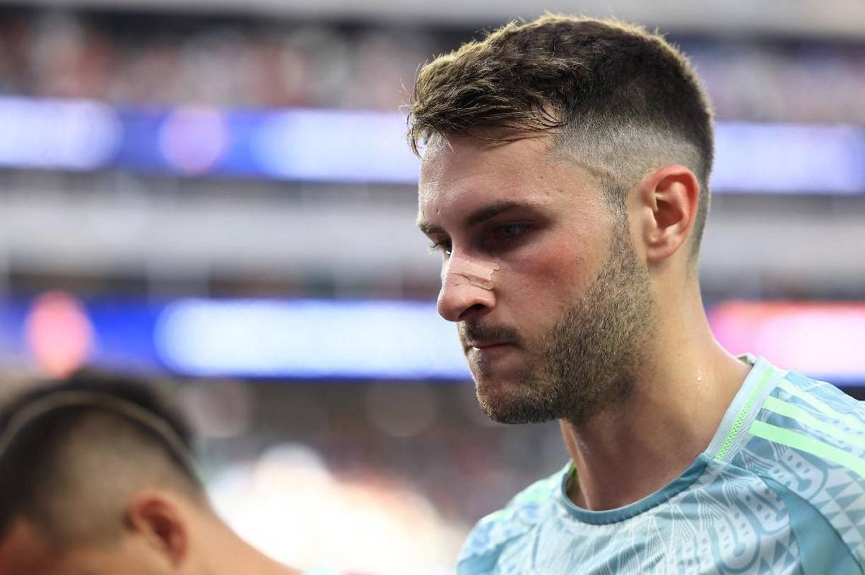 “El tema de Santi, yo creo que no hizo un mal partido, pero tampoco hizo un buen partido. Tuvo una opción que, siendo sincero, el centro delantero de la Selección Mexicana tiene que meterla”, disparó Chaco a la hora de hablar sobre su hijo.