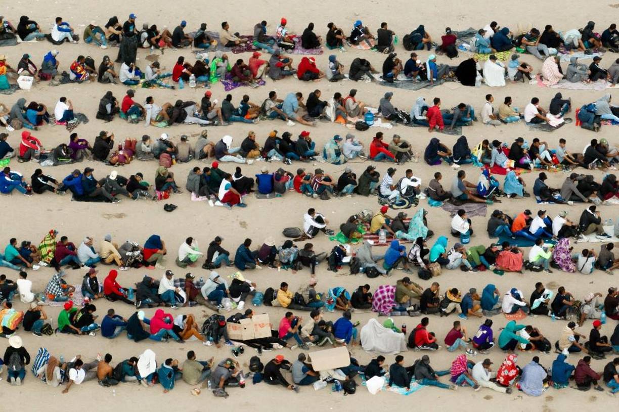 El miedo cunde entre los migrantes varados en el límite norte de México tras el acuerdo de Estados Unidos con el Gobierno mexicano, que se comprometió en Ciudad Juárez a deportar a los indocumentados a sus países de origen para despresurizar la frontera ante la nueva oleada migratoria.