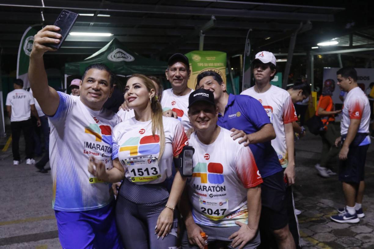 Y antes del pitazo inicial, no podía faltar una fotografía familiar.