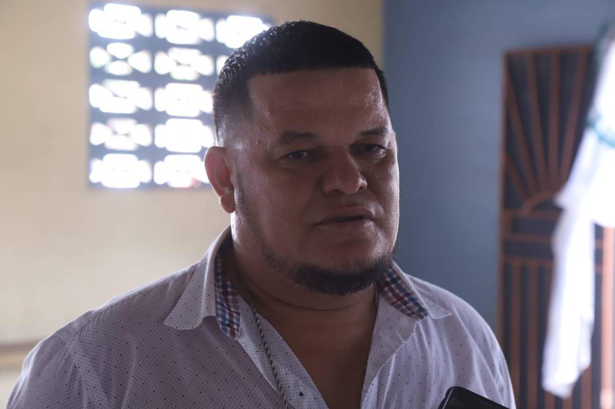 “Este es un golpe muy duro para nosotros. Ubala es la leyenda de Los Roland, todavía no podemos asimilar esto. Yo conviví con él durante 23 años en el grupo, tenemos muchas anécdotas e historias juntos”, expresó Rogelio de la Curva, percusionista de Los Roland. 