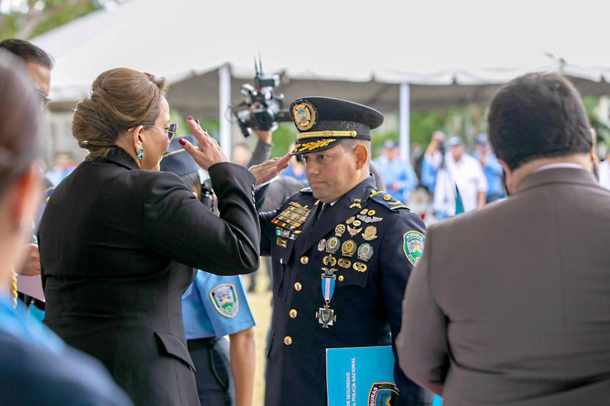 Recientemente, el comisario Nolasco fue galardonado por la presidenta Xiomara Castro y la Secretaría de Seguridad. 