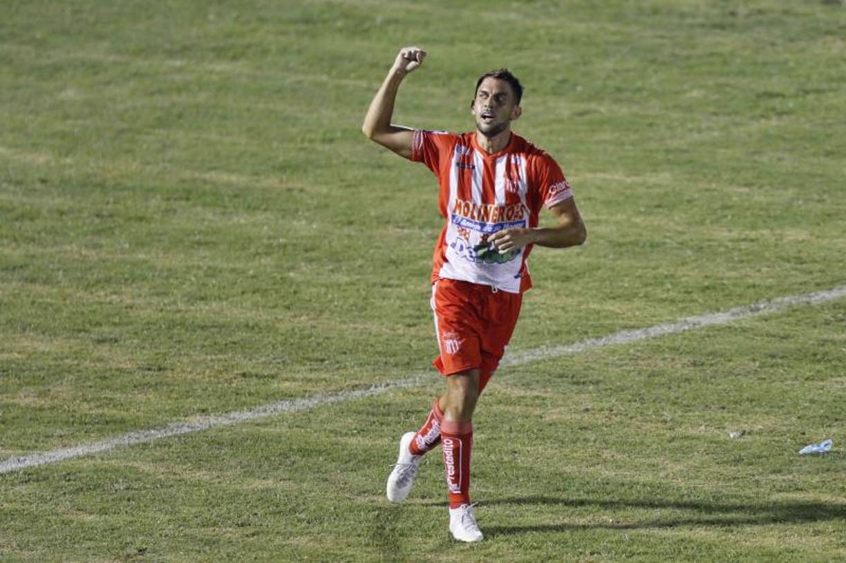 El mediocampista uruguayo Guillermo Chavasco señaló que busca volver al fútbol de Honduras luego de su paso por el Vida y Olimpia respectivamente: “Es un torneo competitivo que te exige estar cada partido al cien por ciento, y todo el entorno que genera, es parecido al uruguayo, por eso me motivo y siempre tengo ganas de volver al fútbol hondureño”, indicó.