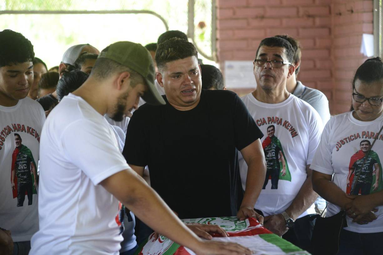 Kevin era licenciado en Informática y gozaba de un gran carisma, algo que quedó evidenciado en su sepelio.