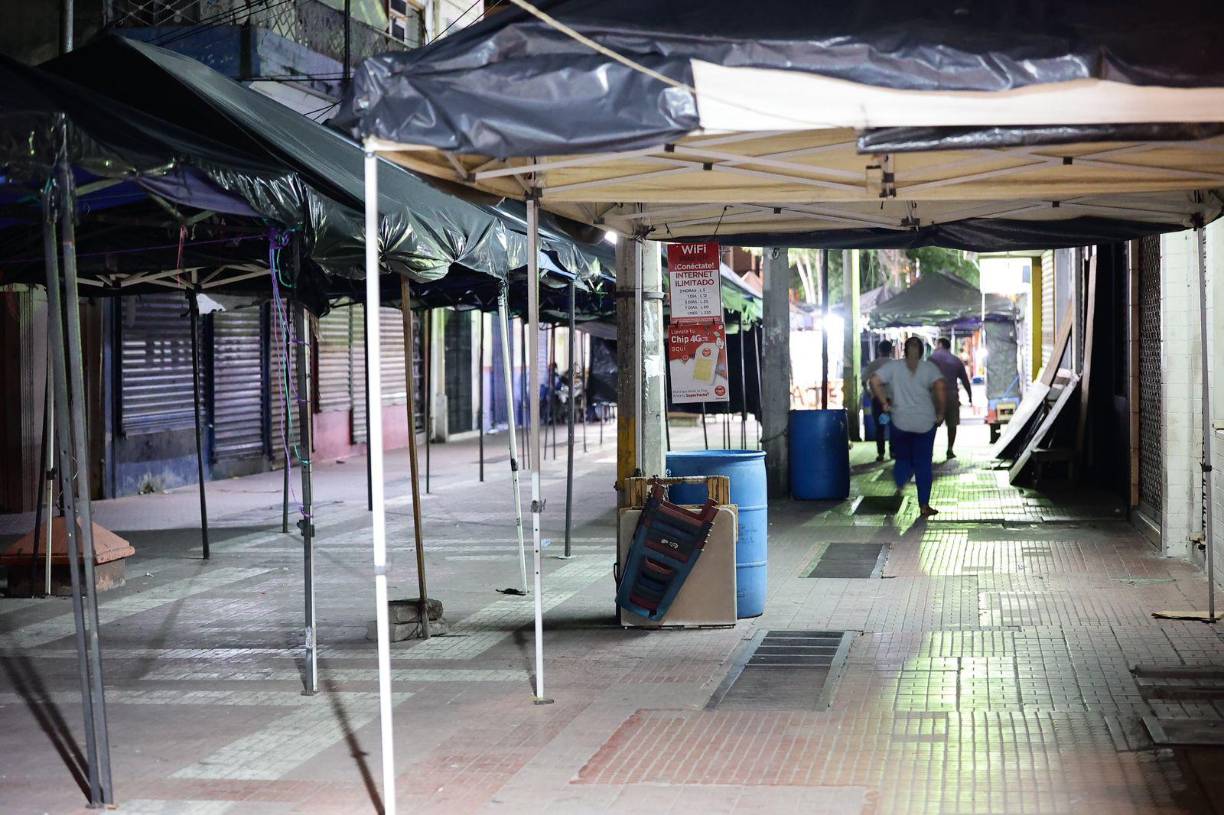 El gerente de Infraestructura, Osman Chávez, dice que se harán obras de mejoramiento al parque central, como limpieza de tragantes, de quiebrapatas, pintura y reparación de los bordillos, por lo que necesitan resguardar el área de trabajo como en todas las obras.