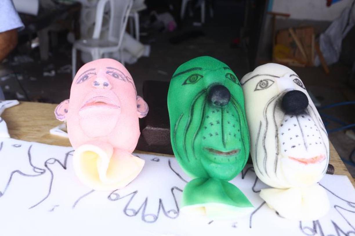 “Nosotros deseamos que ellos cumplan con todo lo que prometen, especialmente con la salud, educación y trabajo, que es lo que más necesita Honduras. Esta Honduras necesita trabajo y nosotros necesitamos que estos gobernantes, después de quemarlos este año, el año 2024 reviertan en positivo todas esas cosas negativas que se lleva este año 2023”, recalcó. 