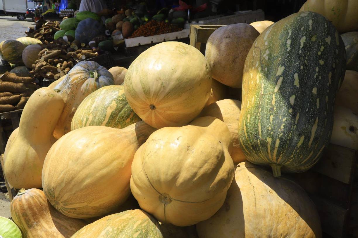 El ayote en miel es otro de los bocadillos predilectos durante la Semana Mayor. En los mercados sampedranos son ofrecidos a un precio que oscila entre los 25 y 30 lempiras, depende el tamaño. 