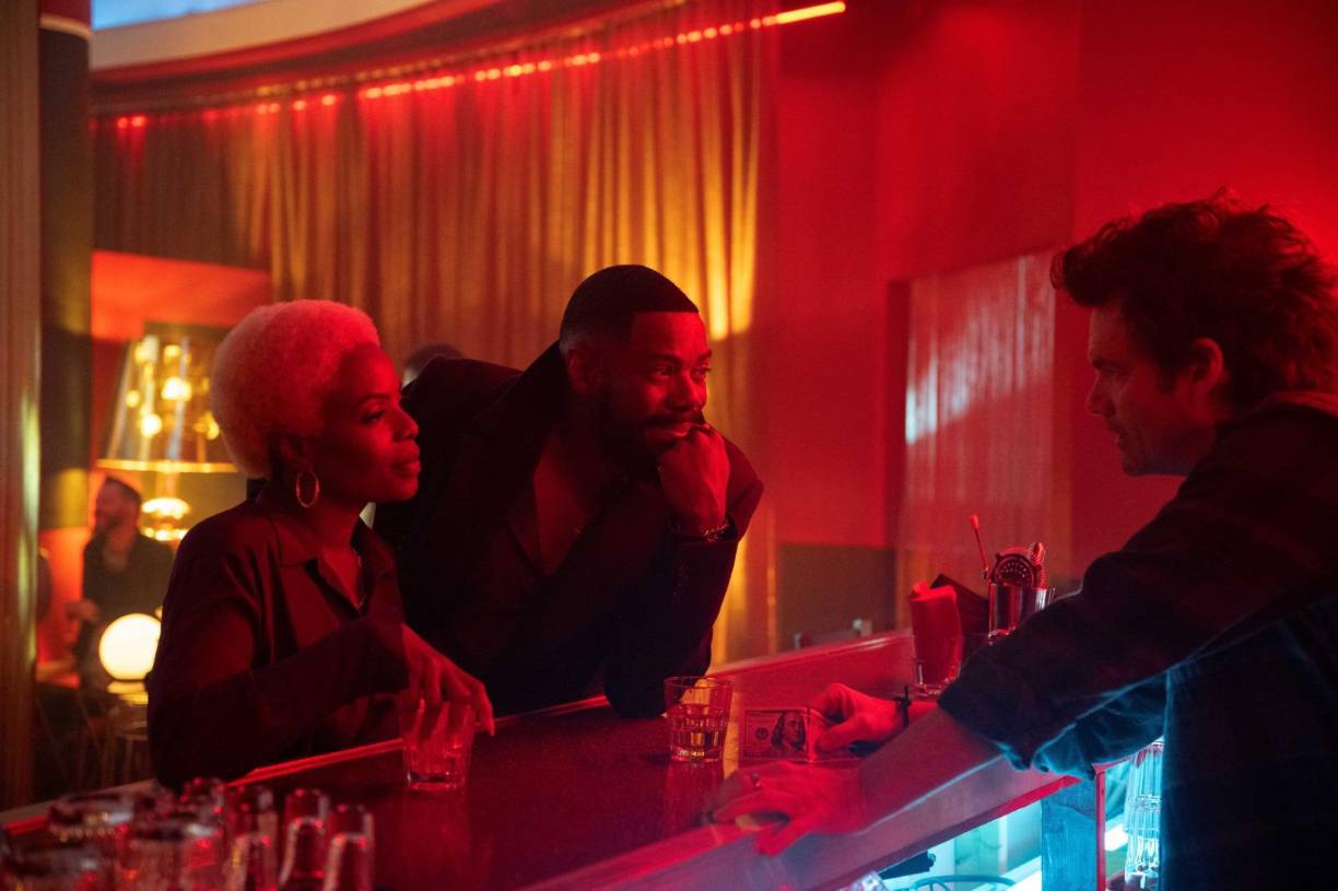 Con una trama que equilibra momentos de tensión y hondas reflexiones sociales, La locura no solo ofrece entretenimiento de primer nivel, sino que también invita a debatir sobre la justicia, el racismo y la verdad en una era de creciente desinformación. 