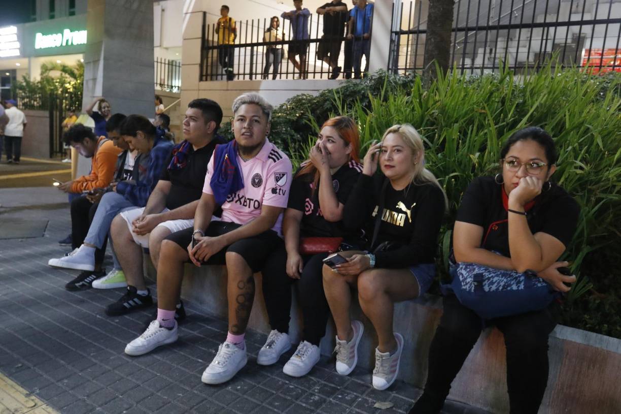 Dentro de ellos, uno destaca y nos mostró su tatuaje, en el cual tiene como imagen principal a Lionel Messi. 