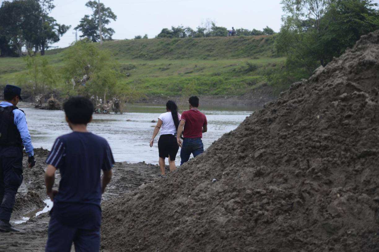 Su padre Elias Gómez acongojado y muy afligido dijo a LA PRENSA que el cuepo de la jovencita hasta este jueves flotó al río ya que su cuerpo se buscó desde el pasado martes 14 de enero.