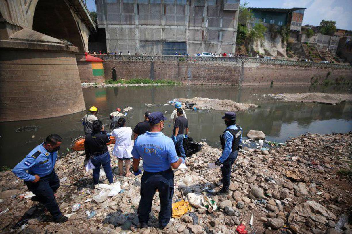 El abandono del cuerpo en la zona es el segundo caso que se registra en medio de la protesta, pues ayer un joven motociclista murió al ser impactado por un automotor.