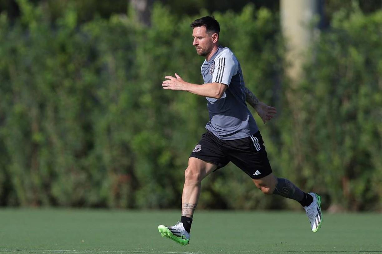 El Inter, que ocupa la última plaza del campeonato, espera enderezar el rumbo desde ahora con su nueva estrella y el aporte de Busquets y otros fichajes aún por anunciar. 