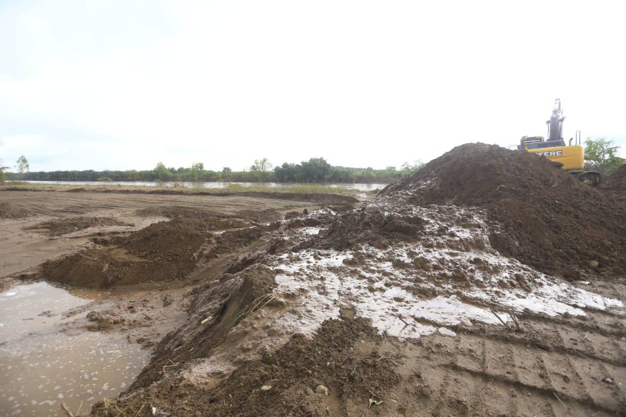 Los pobladores de los excampos bananeros de El Progreso, que tienen sus colonias en la margen derecha del Ulúa, como la Buena Vista, Río Chiquito, la Duarte, Las Chumbas, Naranjo Chino y Urraco Pueblo, perdieron sus pertenencias y sus casas están aún anegadas y llenas de lodo.