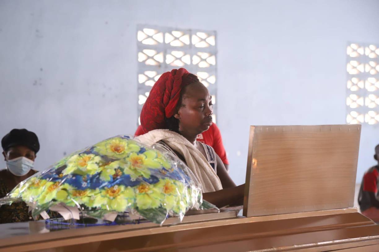 Su pareja, Reyna María Vásquez, expresó estar muy dolida y aún sorprendida por la muerte de Ubala, pues aseguró que fue algo que sucedió muy rápido. 