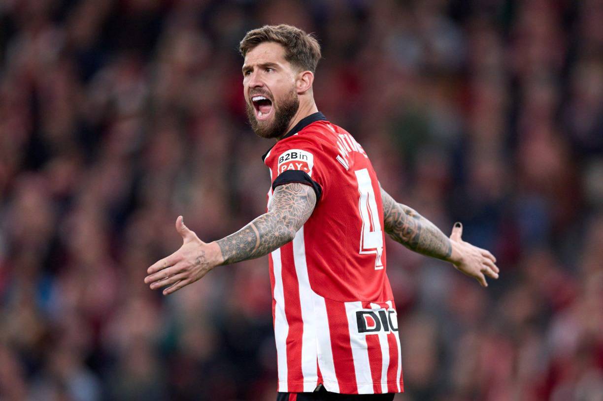 El Diario Marca informa que el defensor Íñigo Martínez es el primer refuerzo del FC Barcelona para la temporada 23/24. El acuerdo es total y ha firmado con el club azulgrana para las próximas dos temporadas, se une procedente del Athletic Club.