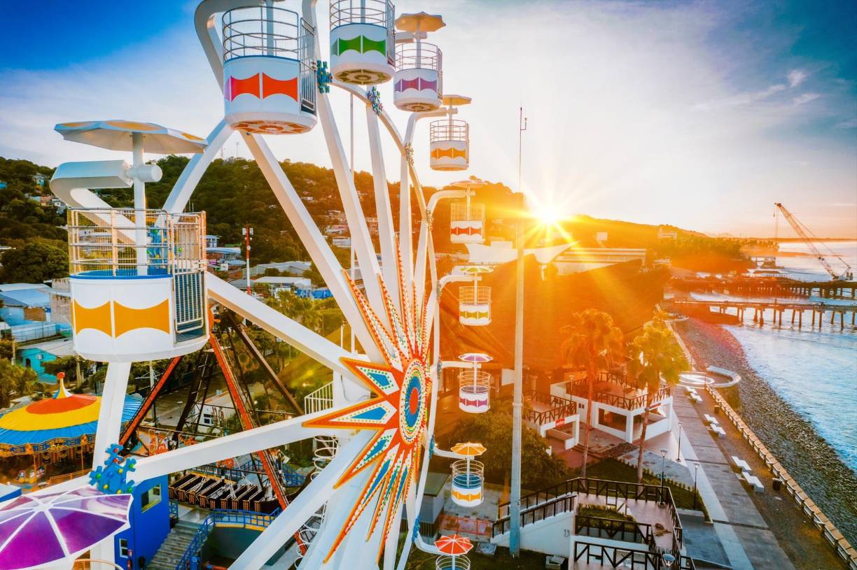 El parque está ubicado en la zona de la Surf City, un proyecto de desarrollo que impulsa el gobierno de Bukele para convertir el litoral de El Salvador en destino turístico internacional.