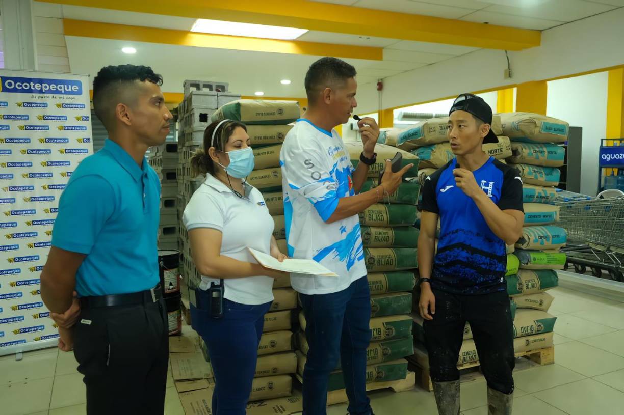 Durante 15 días, López corrió desde Trujillo, Colón hasta Choluteca, logrando recaudar 466 bolsas de cemento y 1,850 bloques, entre otros materiales.