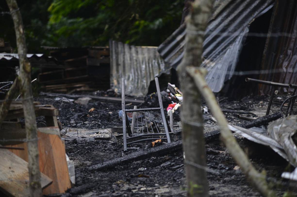 La humilde vivienda de doña Daylin Amadely Mejía quedó todo en cenizas.