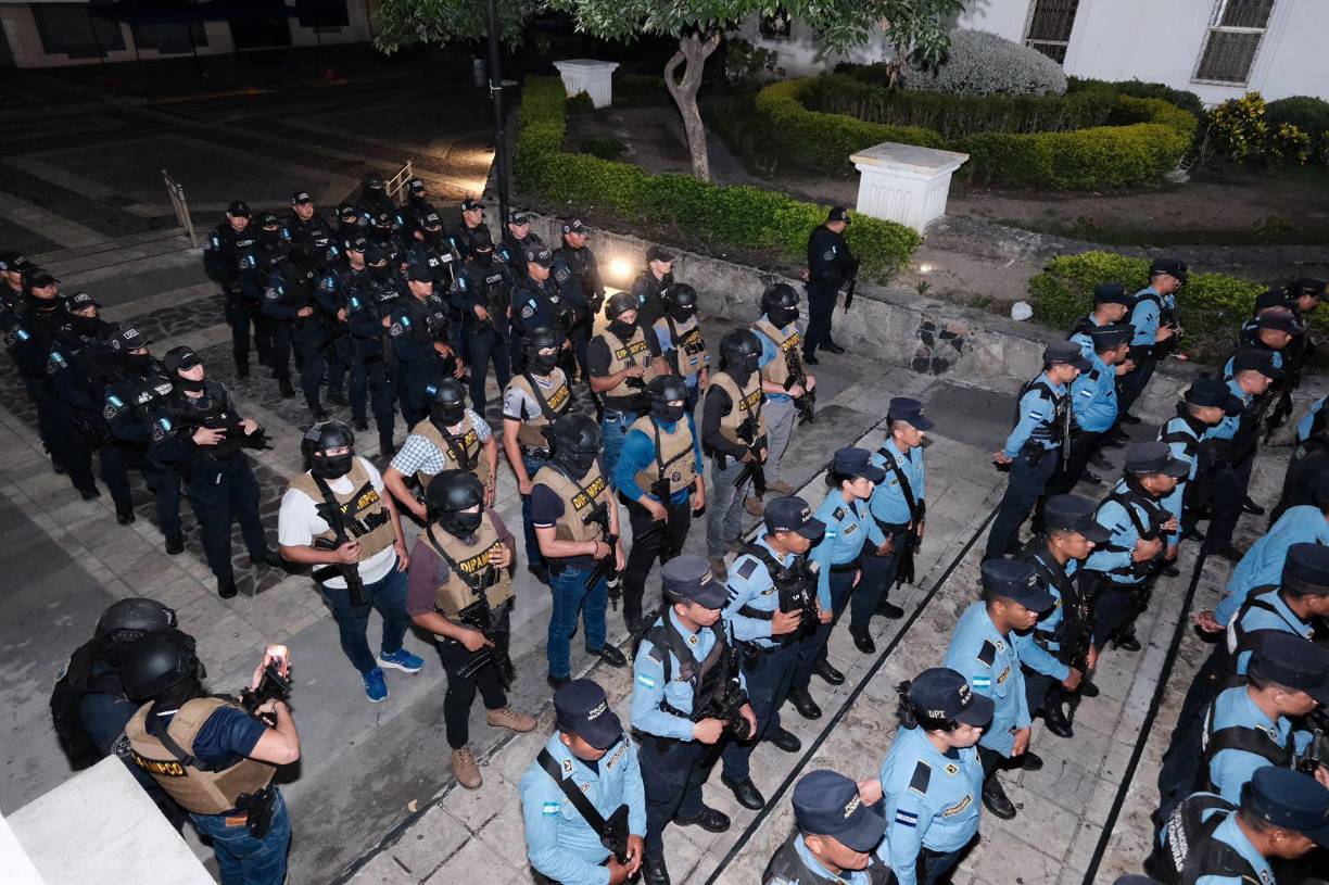 El toque de queda arrancó de 11:00 pm hasta hoy a las 4:00 am y se hará durante un mes.