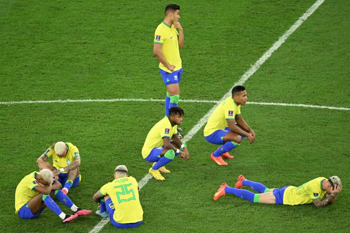 <b>Brasil</b> quedó fuera de Qatar-2022 este viernes después de que Croacia le superara en la tanda de penales (4-2, 1-1 en el tiempo reglamentario) de los cuartos de final, una eliminación que provocó el “fin de ciclo” de Tite como DT de la ‘Canarinha’.