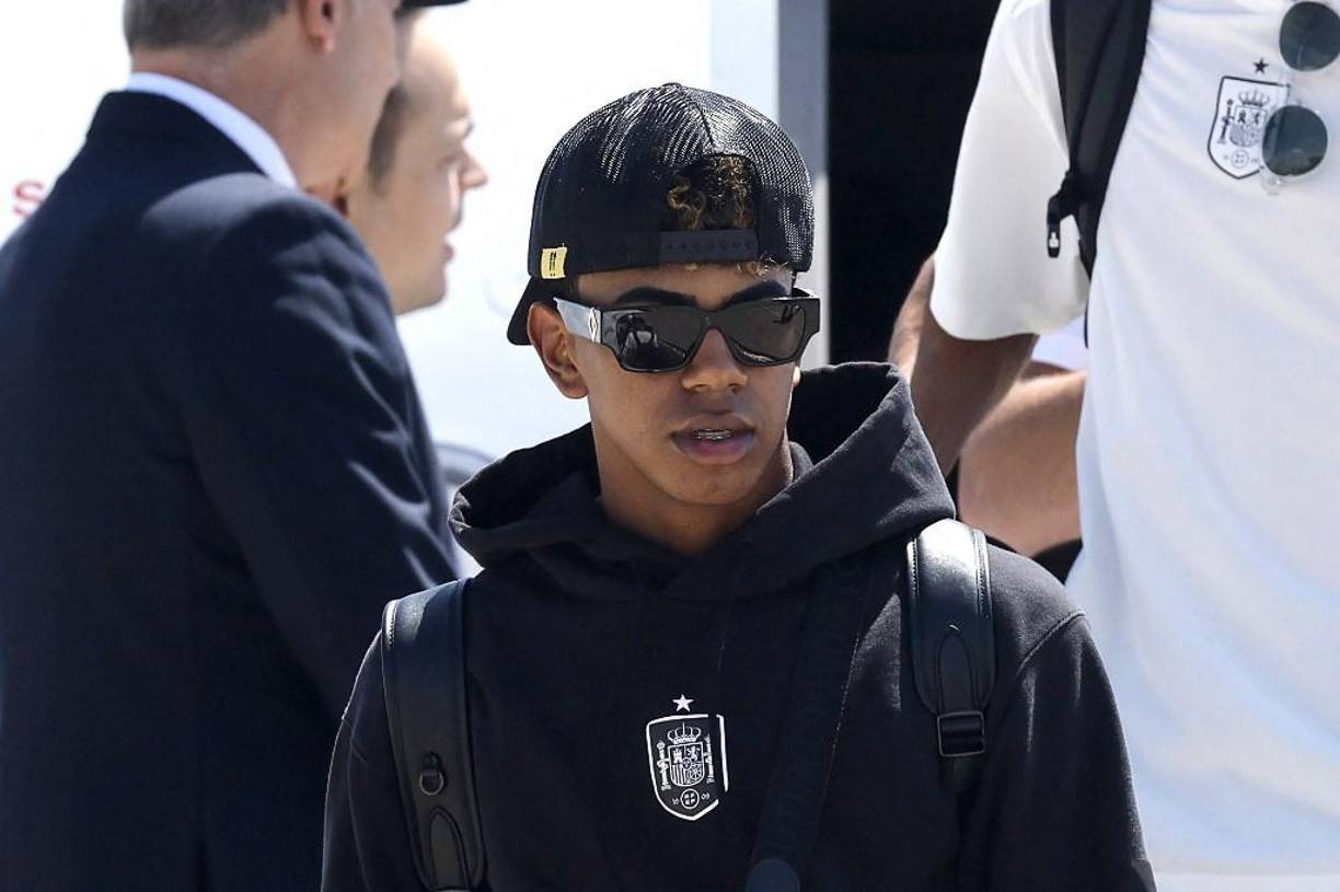 Lamine Yamal al momento del arribo de la Selección de España. 