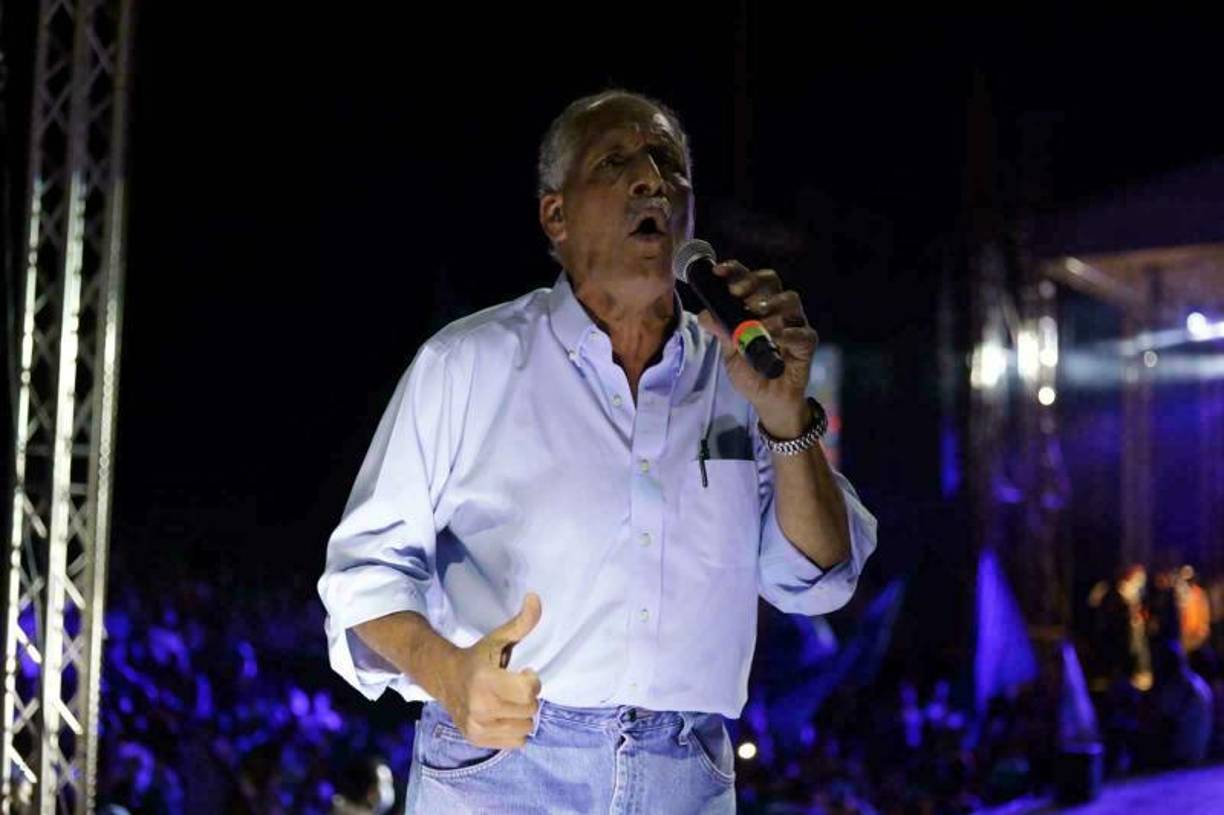 En las últimas horas, el diputado Erasmo Portillo publicó una fotografía en la que se le observa junto Nasry Asfura. 